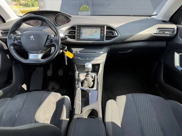 Peugeot 308 SW 1.2 PureTech Style 2016 Benzine 10