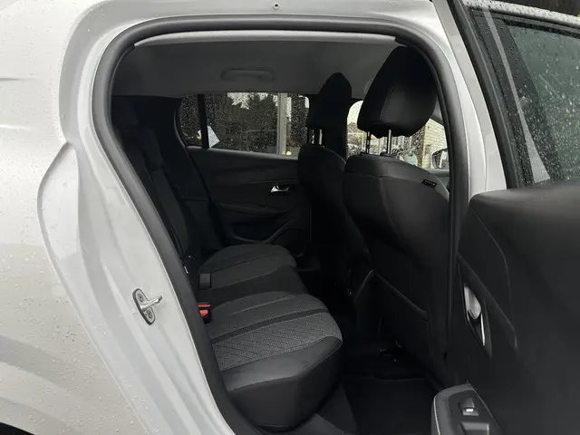 Peugeot 208 1.2 PureTech Allure Pack 2024 Benzine 9