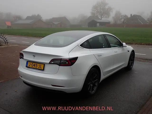 Tesla Model 3 SR+ 2020 Elektrisch 3