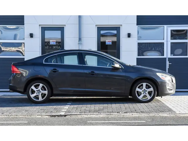 Volvo S60 2.0 T5 Momentum 2013 Benzine 34