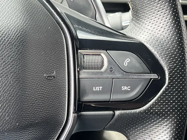 Peugeot 3008 1.6 e-THP GT Line 2018 Benzine 43