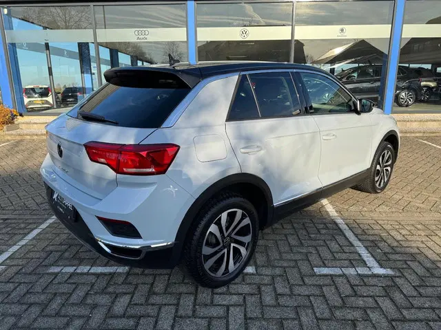 Volkswagen T-Roc 1.5 TSI Active 2021 Benzine 6