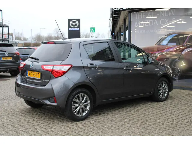 Toyota Yaris 1.5 Hybrid Dynamic 2018 Hybride Benzine 6