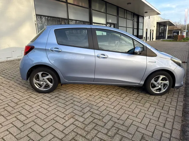 Toyota Yaris 1.5 Hybrid Lease 2015 Hybride Benzine 6