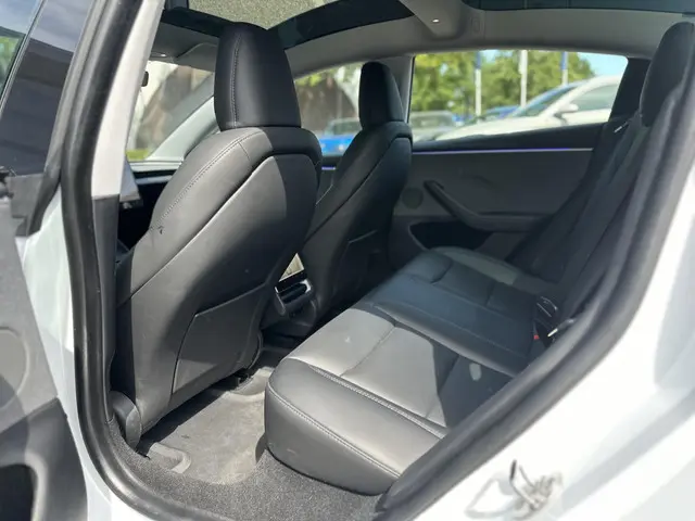 Tesla Model 3 RWD 60 kWh 2024 Elektrisch 12