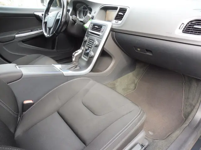 Volvo V60 1.6 T4 Kinetic 2013 Benzine 25