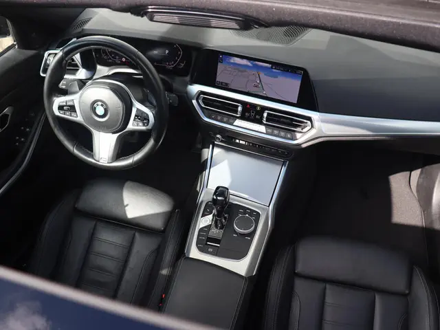 BMW 3 Serie Touring 320i 2021 Benzine 33