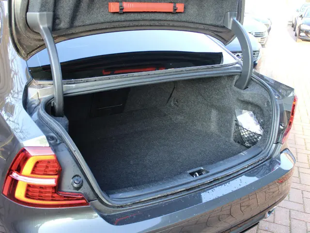 Volvo S60 2.0 B3 R-Design 2021 Hybride Benzine 30