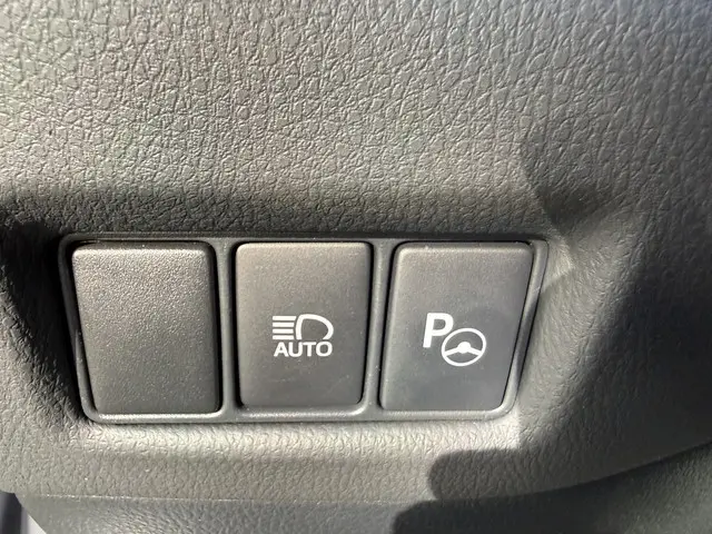 Toyota C-HR 1.8 Hybrid Executive 2020 Hybride Benzine 25