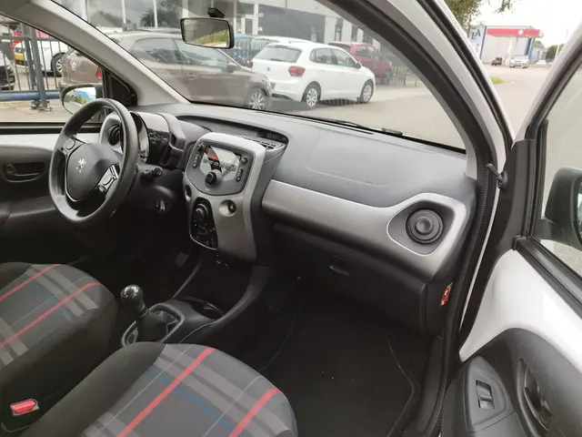 Peugeot 108 1.0 e-VTi Blue Lease ** Airco ** 2015 Benzine 8