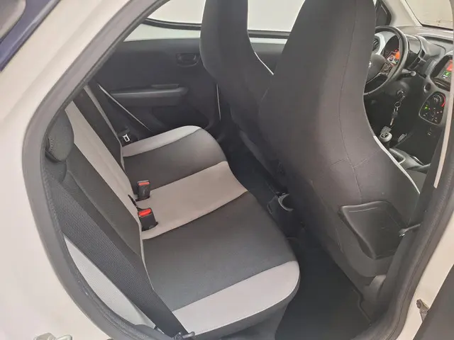 Toyota Aygo 2015. X-Play uitv. 42.000 km NAP. 2015 Benzine 17