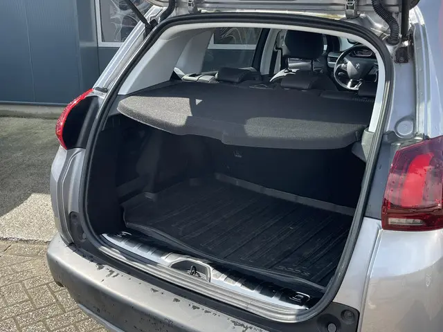 Peugeot 2008 1.2 PureTech Allure 2018 Benzine 9