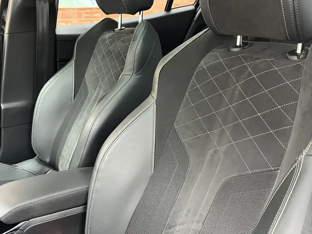 Peugeot e-2008 EV GT Pack 50 kWh 2022 Elektrisch 28