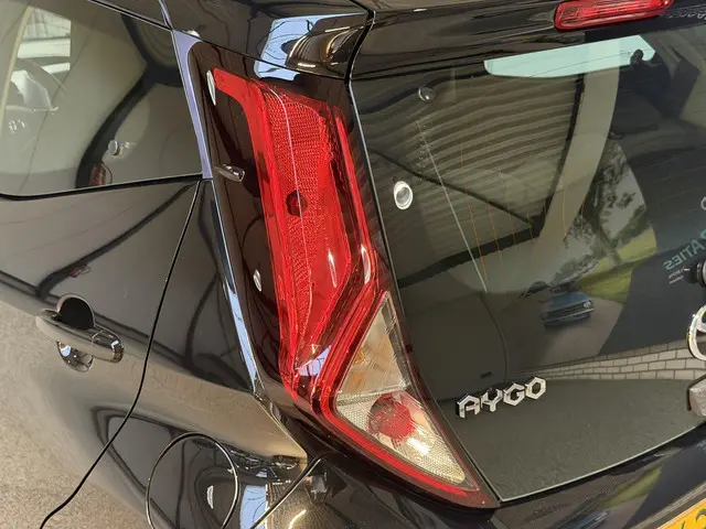 Toyota Aygo 1.0 VVT-i x-play 2020 Benzine 8