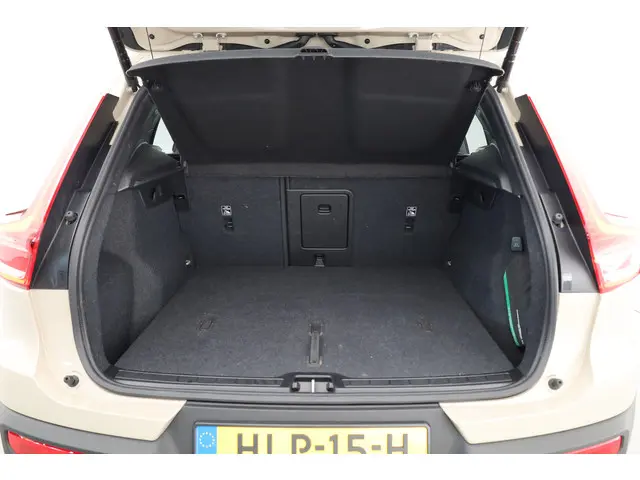 Volvo XC40 2.0 B4 Ultra Dark 2024 Hybride Benzine 21