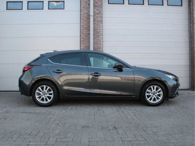 Mazda 3 2.0 Skylease 2016 Benzine 6