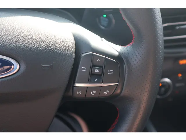 Ford Focus 1.0 EcoBoost ST Line Business 2018 Benzine 17