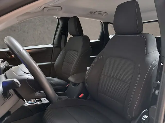 Ford Kuga 2.5 PHEV Titanium 2022 Hybride Benzine 12