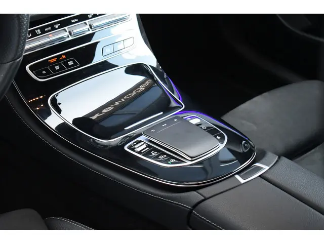 Mercedes-Benz E-Klasse Coupé 200 AMG Line 2020 Benzine 50
