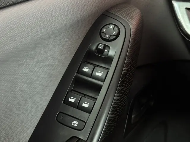 Citroën C4 Picasso 1.6 e-THP Exclusive 2016 Benzine 28