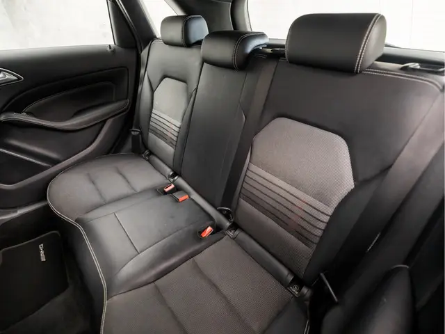 Mercedes-Benz B-Klasse 180 Ambition Sport 2017 Benzine 14