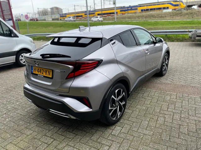 Toyota C-HR 2.0 Hybrid First Edition 2020 Hybride Benzine 2