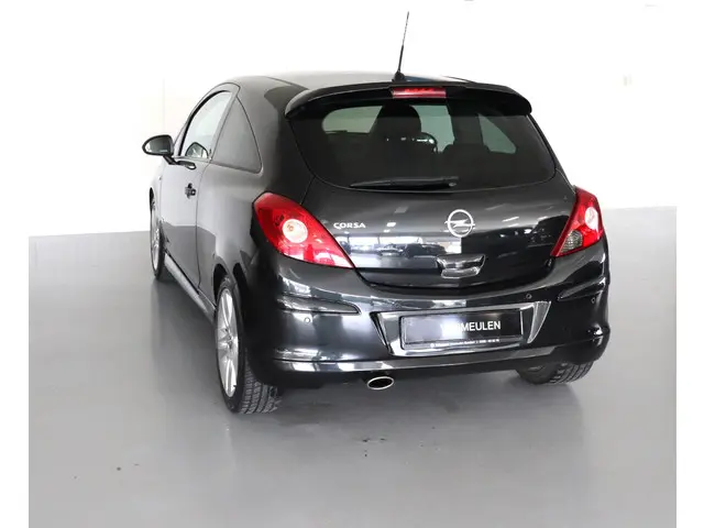 Opel Corsa 1.4-16V Cosmo | Direct beschikbaar! 2013 Benzine 4