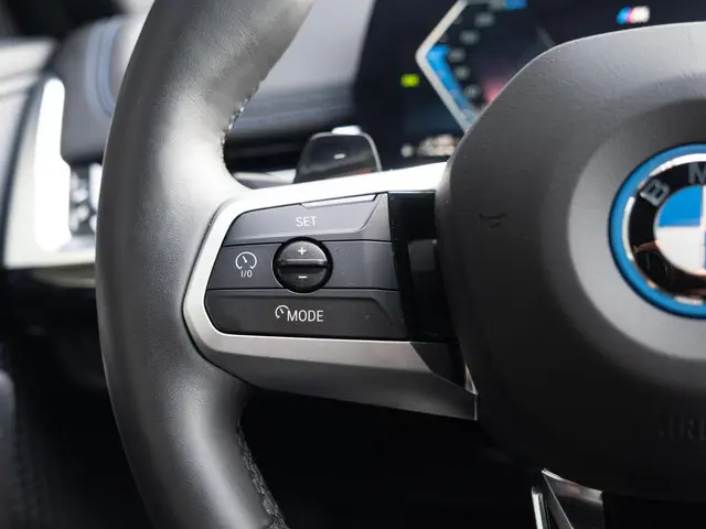 BMW X1 xDrive25e 2025 Hybride Benzine 24