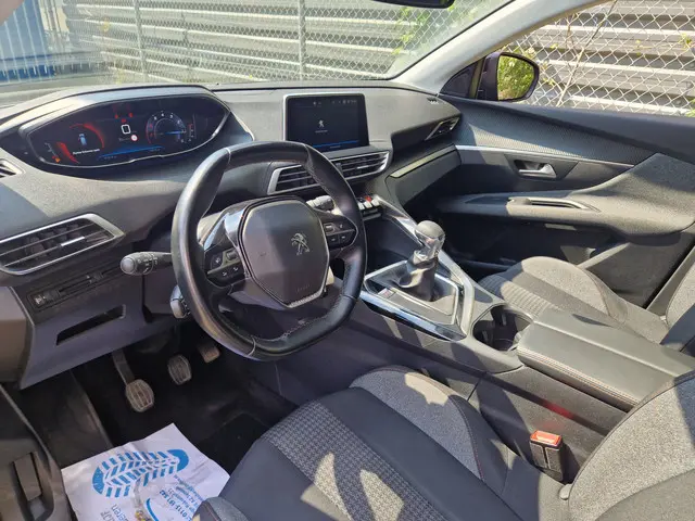 Peugeot 3008 1.2 PureTech Crossway 2019 Benzine 9