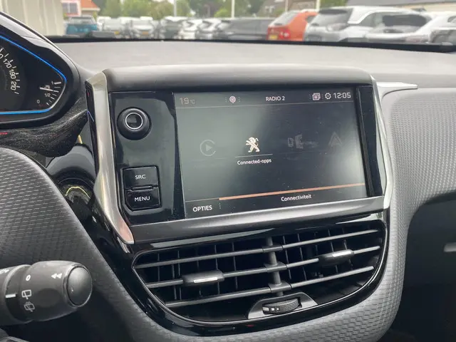 Peugeot 2008 1.2T 110pk Allure 2018 Benzine 16