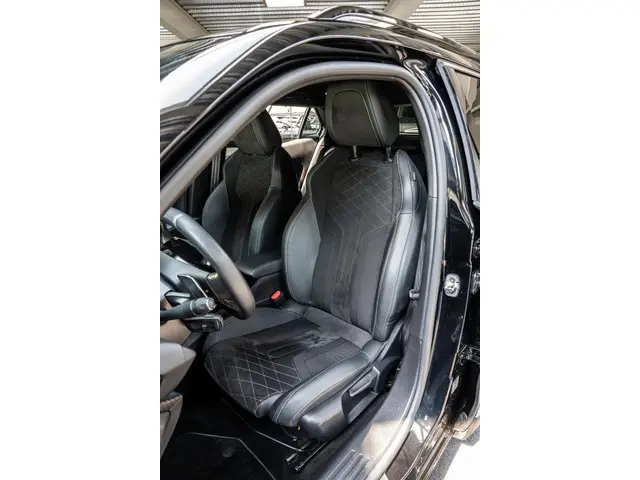Peugeot 2008 1.2 PureTech GT Pack 2022 Benzine 17