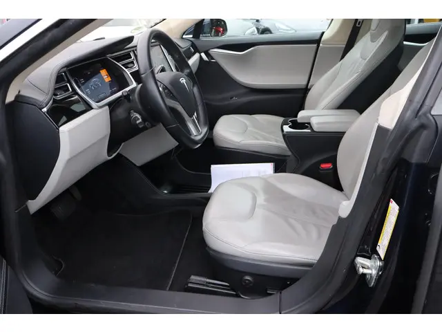 Tesla Model S 85 Base 2014 Elektrisch 23