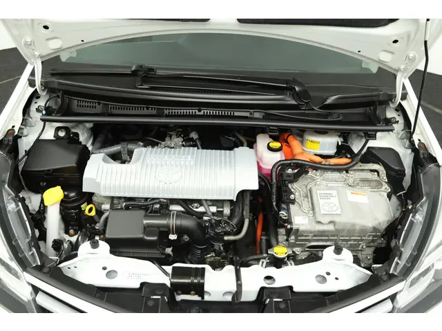 Toyota Yaris 1.5 Hybrid Aspiration 2015 Hybride Benzine 34