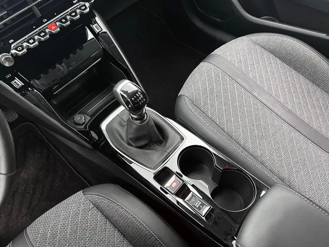 Peugeot 208 1.2 PureTech 100 Allure 2024 Benzine 19