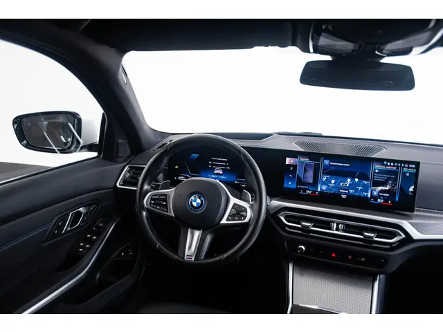 BMW 3 Serie Touring 330e xDrive 2023 Hybride Benzine 51