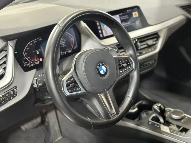 BMW 1 Serie 118i Business Edition Plus 2022 Benzine 15