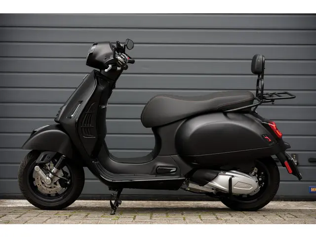 Vespa GTS 300 HPE Nieuw Mod Arrow 2024 2024 Benzine 16