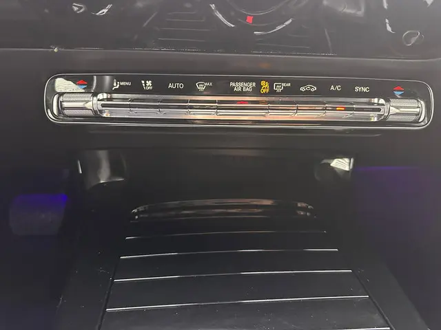 Mercedes-Benz CLA 180 Luxury Line 2022 Benzine 21