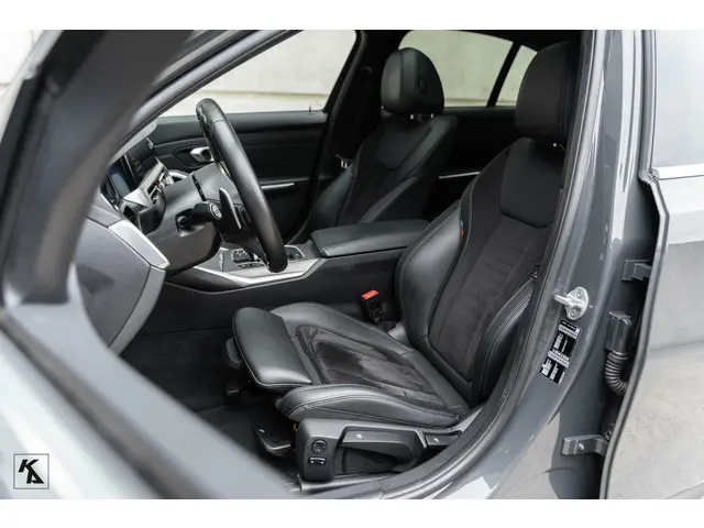 BMW 3 Serie 320i High Executive Edition 2020 Benzine 28