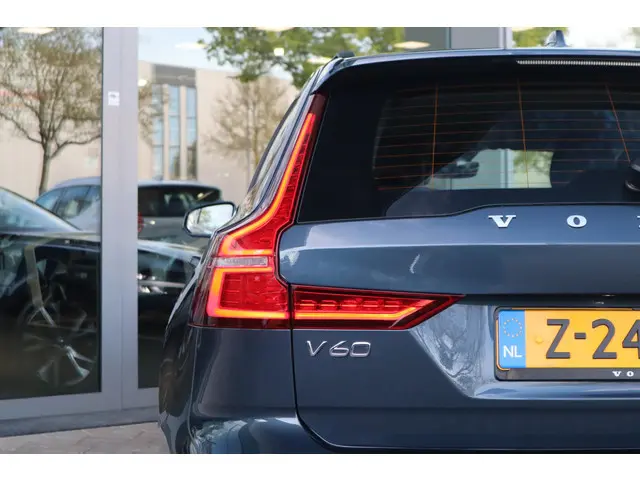 Volvo V60 2.0 B3 Essential Edition 2024 Benzine 8