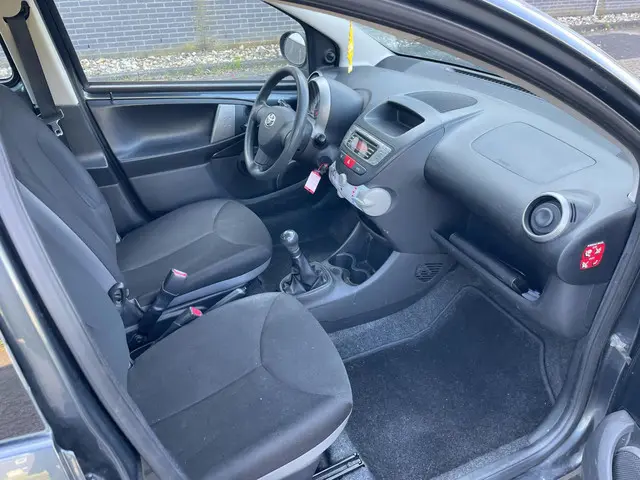 Toyota Aygo 1.0 VVT-i Comfort / AIRCO 2012 Benzine 10
