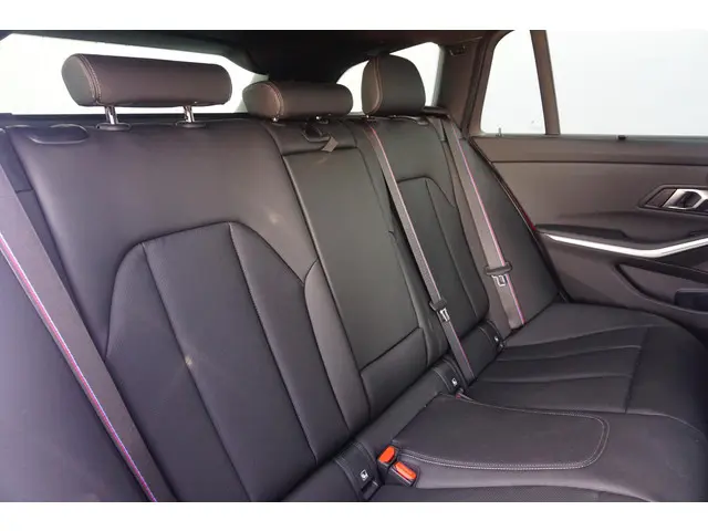 BMW 3 Serie Touring 330e 2025 Hybride Benzine 9