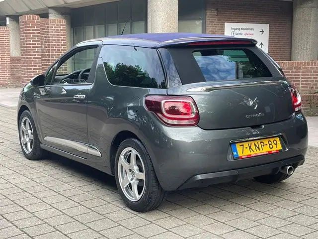 Citroën DS3 Cabrio 1.2 VTi Chic 2013 Benzine 2