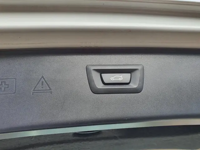 BMW 5 Serie Touring 528xi High Executive 2014 Benzine 35