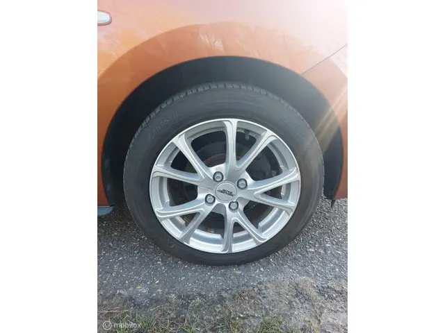 Mitsubishi Space Star 1.0 Intense 2016 Benzine 12