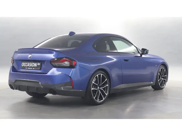 BMW 2 Serie Coupé 220i 184pk High Executive 2022 Benzine 2