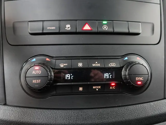Mercedes-Benz Vito 114 CDI Lang 2024 Diesel 32