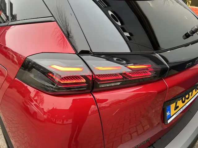 Peugeot 2008 1.2 Turbo 100 PK Allure 2024 Benzine 38