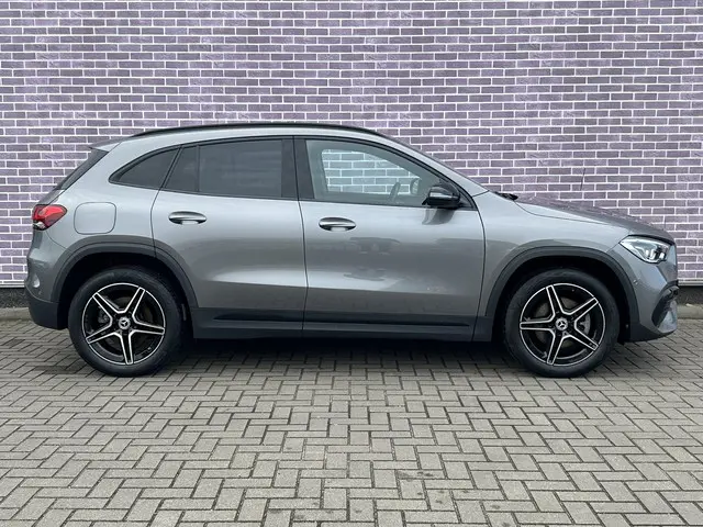 Mercedes-Benz GLA 250 e AMG Line 2022 Hybride Benzine 25