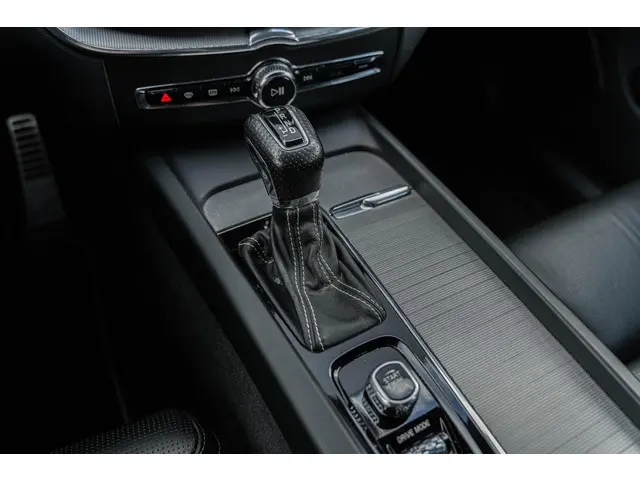 Volvo XC60 2.0 D4 AWD R-Design 2018 Diesel 34